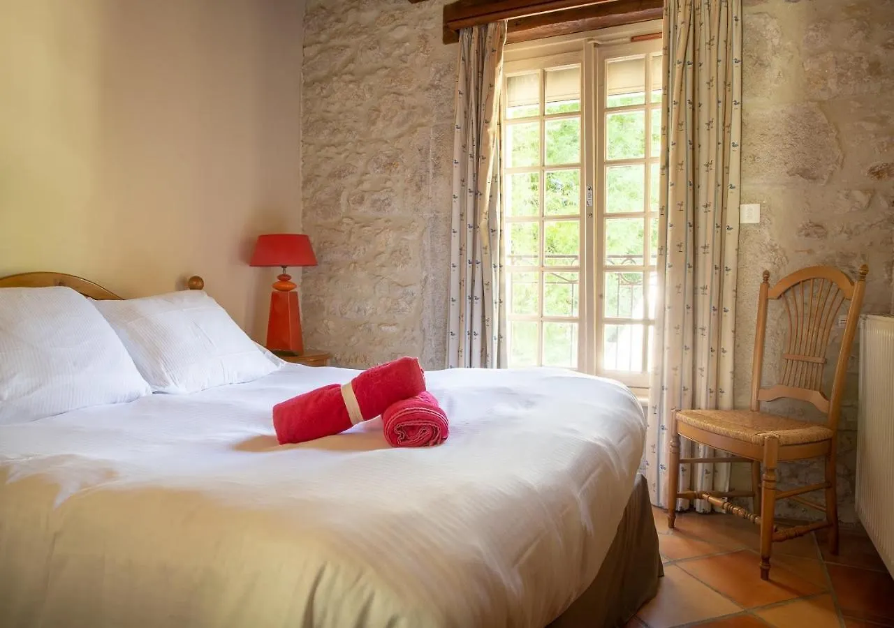 *** Hotell Les Dependances De Chapeau Cornu Vignieu Frankrike